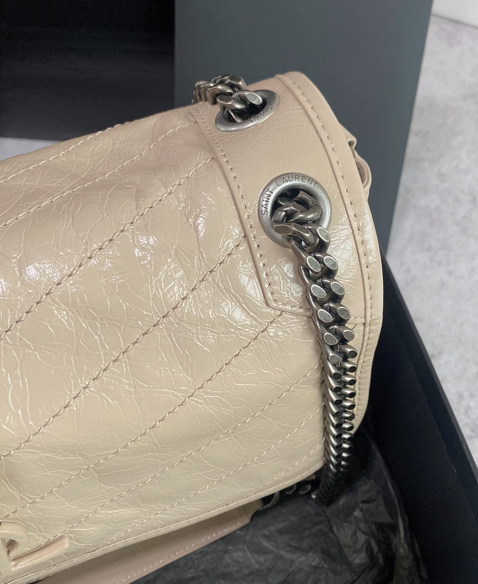 Y*L NIKI MEDIUM IN VINTAGE LEATHER BEIGE 11 X 7.8 X 3.3 INCHES
