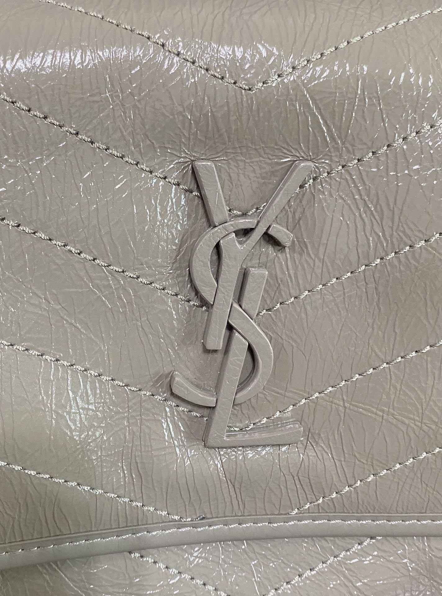 Y*L NIKI MEDIUM IN VINTAGE LEATHER LIGHT GRAY 11 X 7.8 X 3.3 INCHES