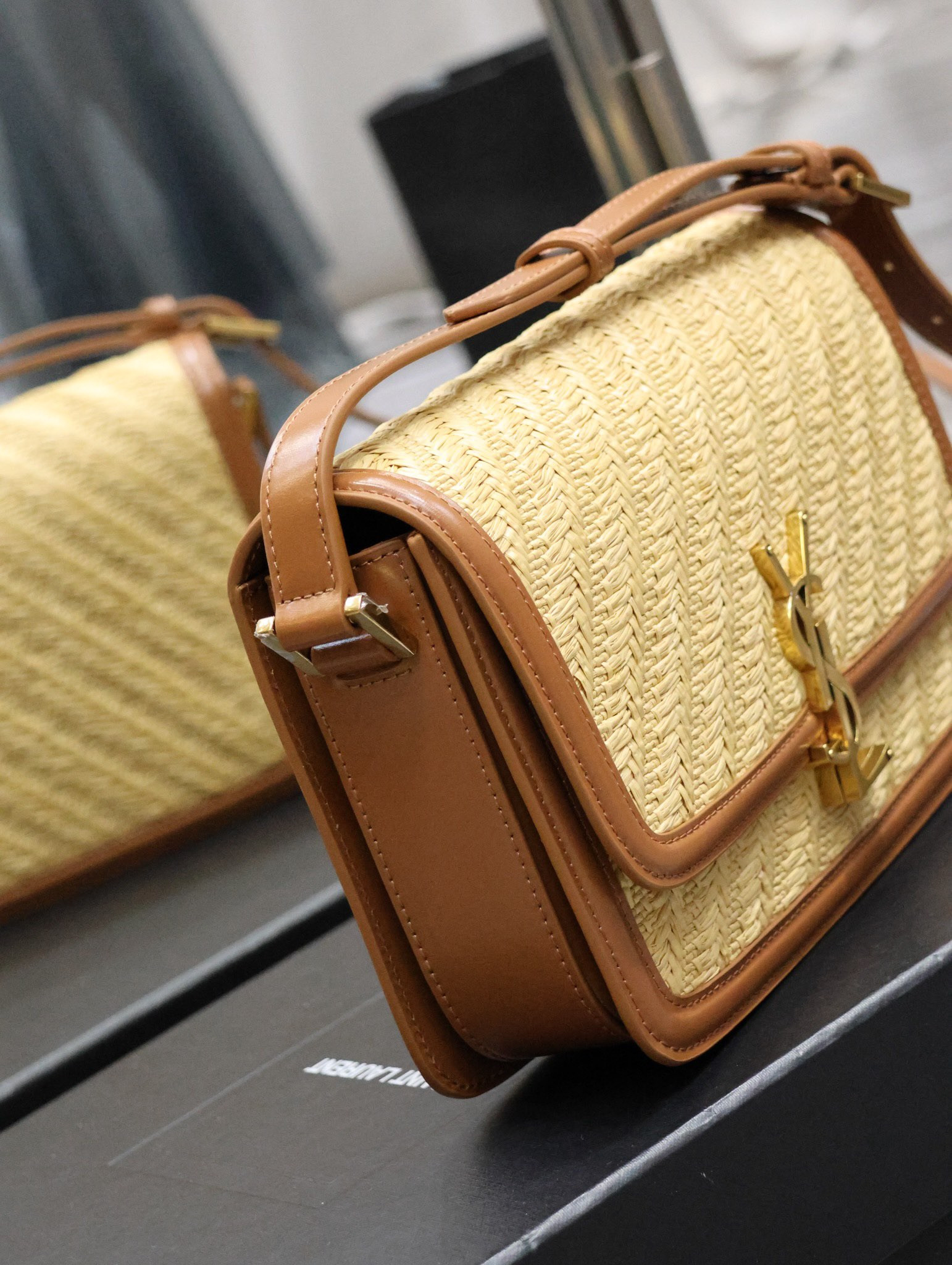Y*L SOLFERINO MEDIUM SATCHEL IN RAFFIA AND VEGETABLE-TANNED LEATHER NATURAL SAND AND BRICK 9.8 X 6.7 X 2 INCHES