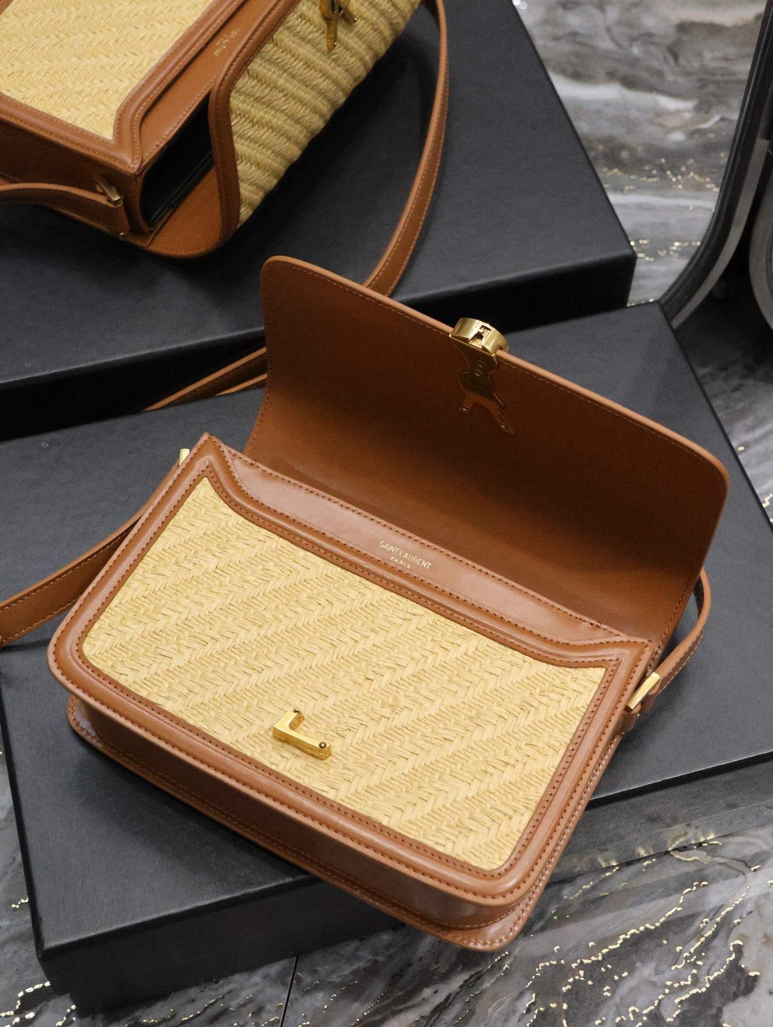 Y*L SOLFERINO MEDIUM SATCHEL IN RAFFIA AND VEGETABLE-TANNED LEATHER NATURAL SAND AND BRICK 9.8 X 6.7 X 2 INCHES