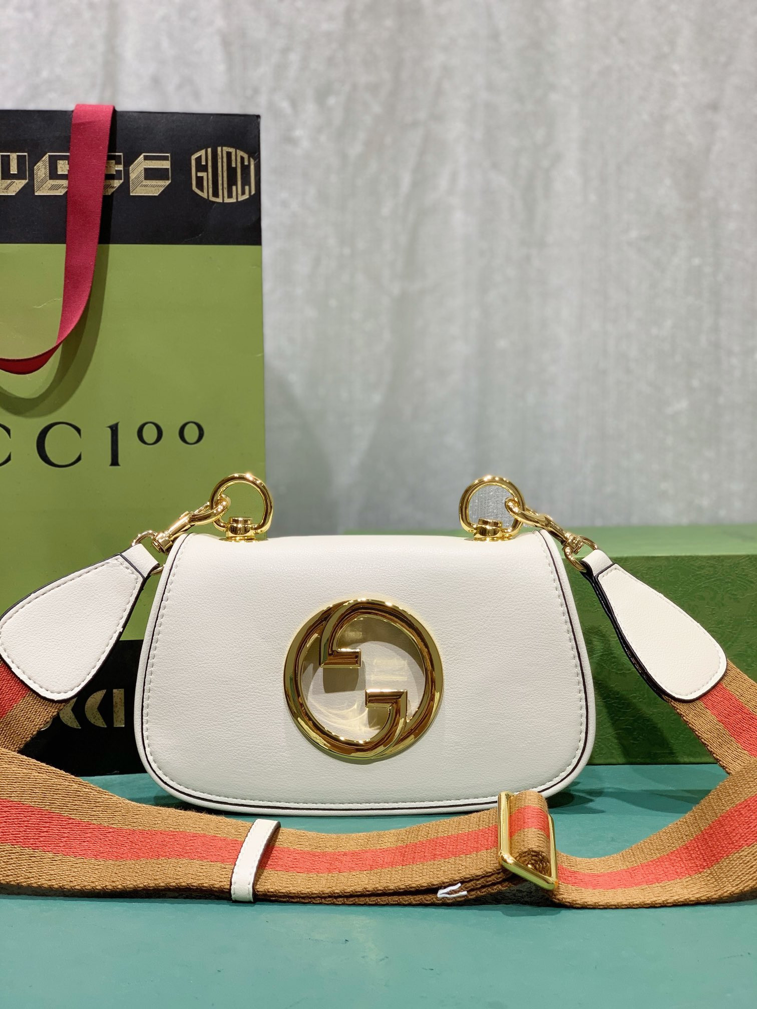 G*u*i BLONDIE MINI BAG WHITE 8.7"W x 5.1"H x 2.2"D