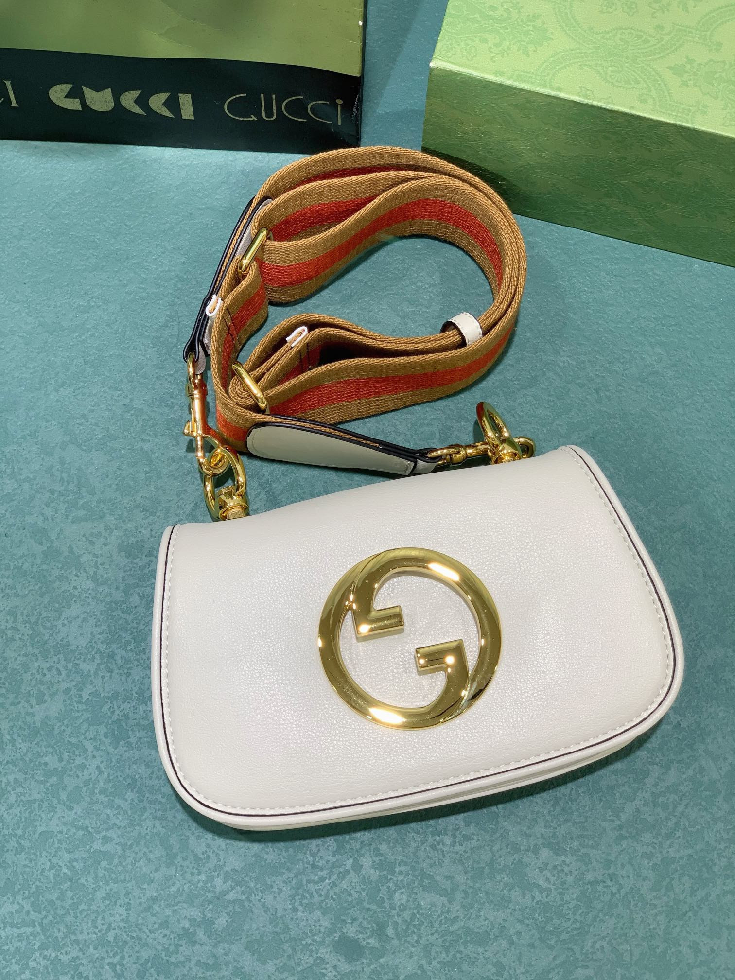 G*u*i BLONDIE MINI BAG WHITE 8.7"W x 5.1"H x 2.2"D