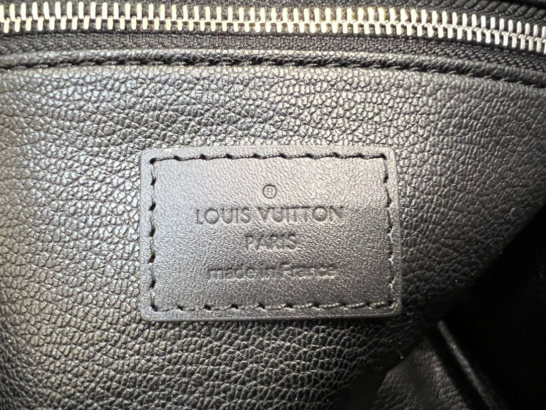 L0*is V*t0n M46354 Dopp Kit Toilet Pouch 28 x 15 x 16.5 cm
