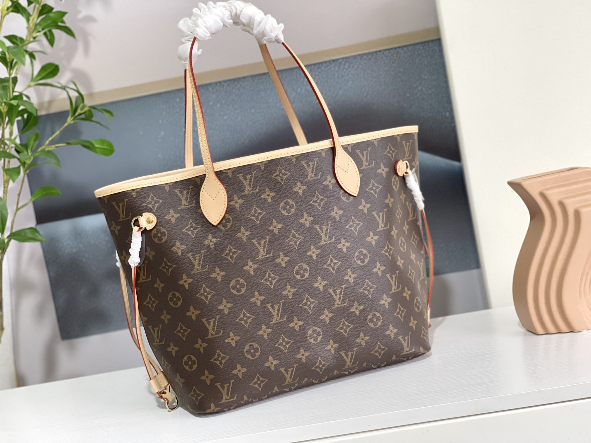 L0*is V*t0n M41178 Neverfull MM 12.6 x 11.4 x 6.7 inches Without Box