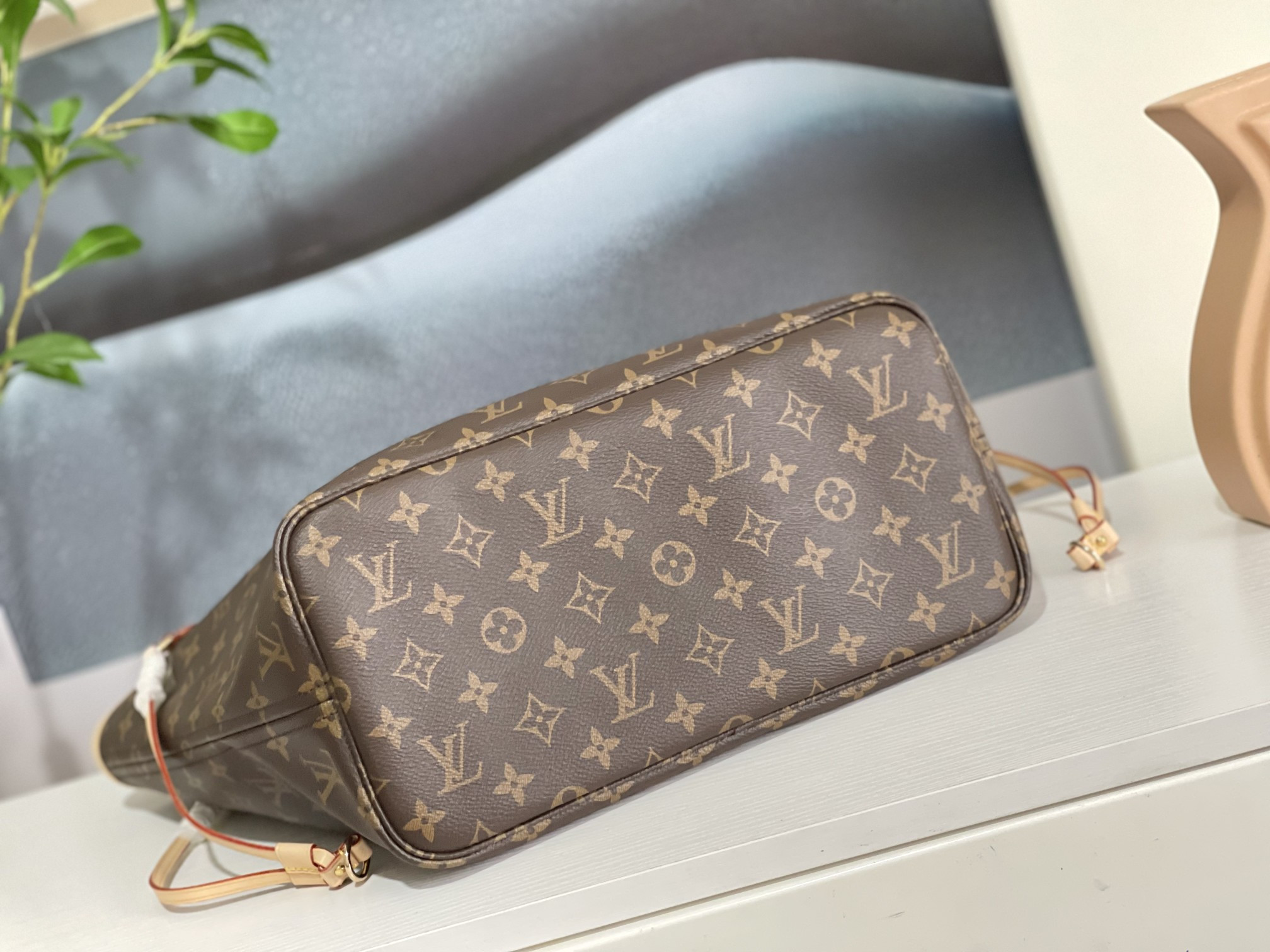 L0*is V*t0n M41178 Neverfull MM 12.6 x 11.4 x 6.7 inches Without Box