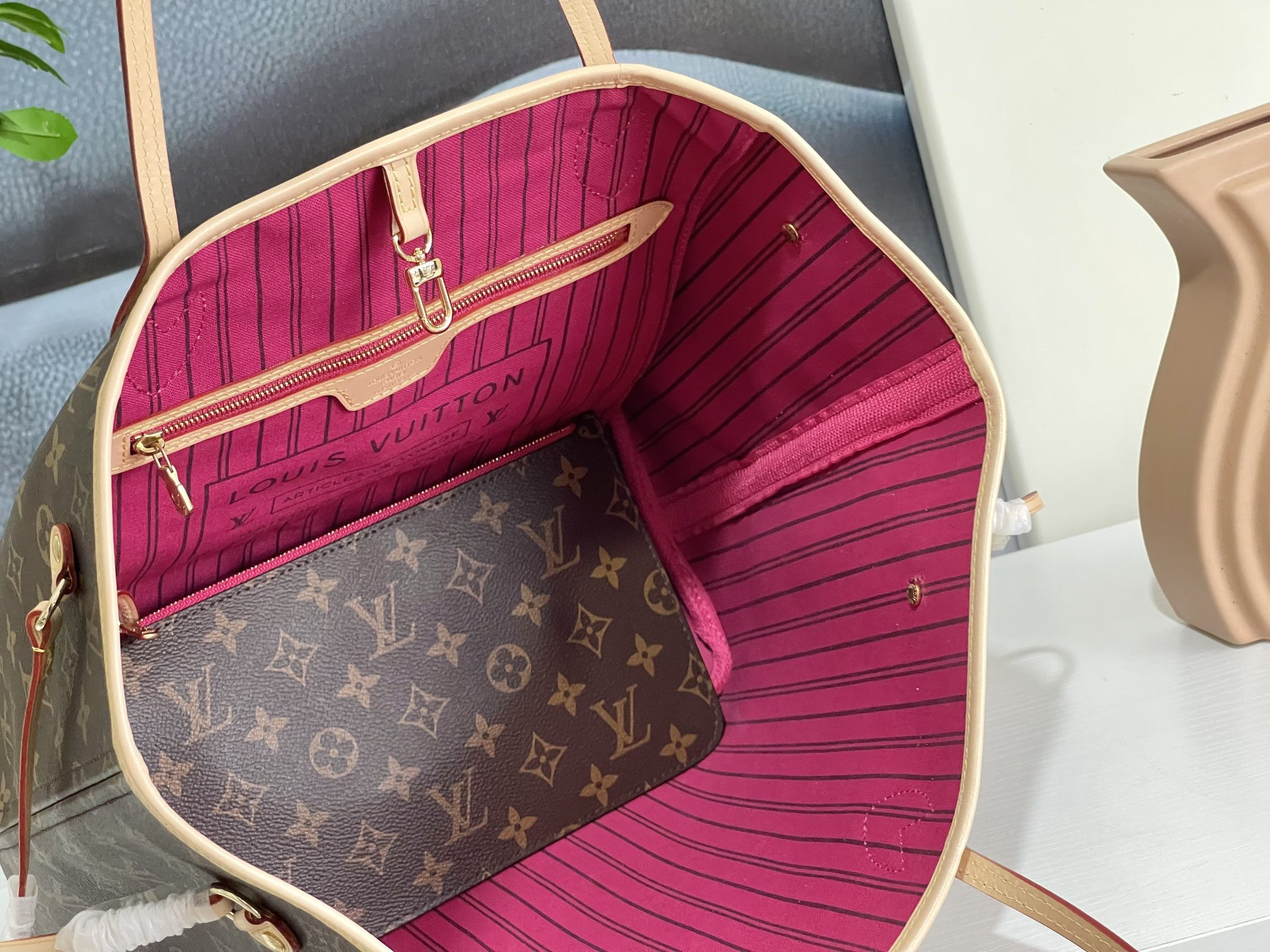 L0*is V*t0n M41178 Neverfull MM 12.6 x 11.4 x 6.7 inches Without Box