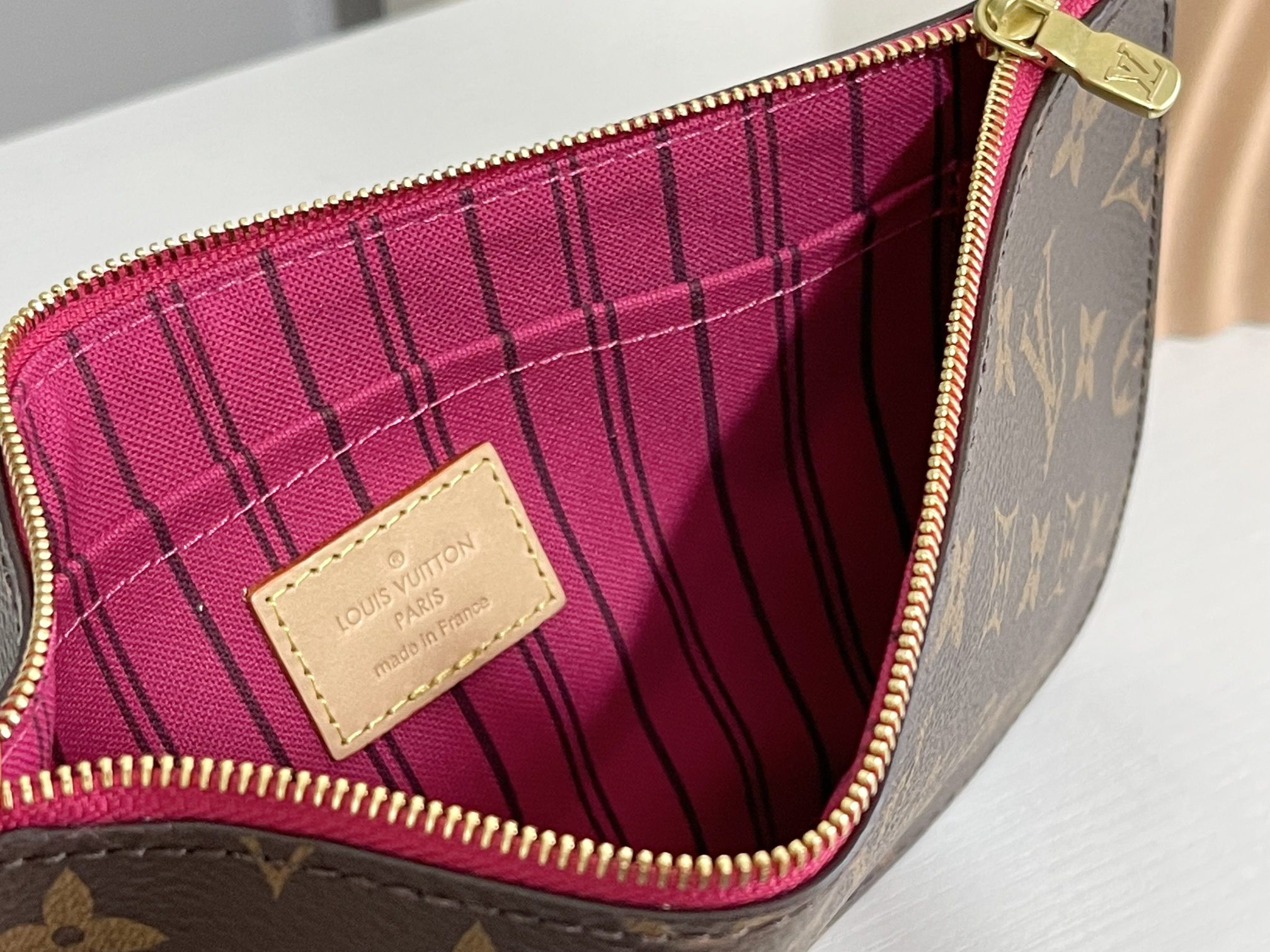 L0*is V*t0n M41178 Neverfull MM 12.6 x 11.4 x 6.7 inches Without Box