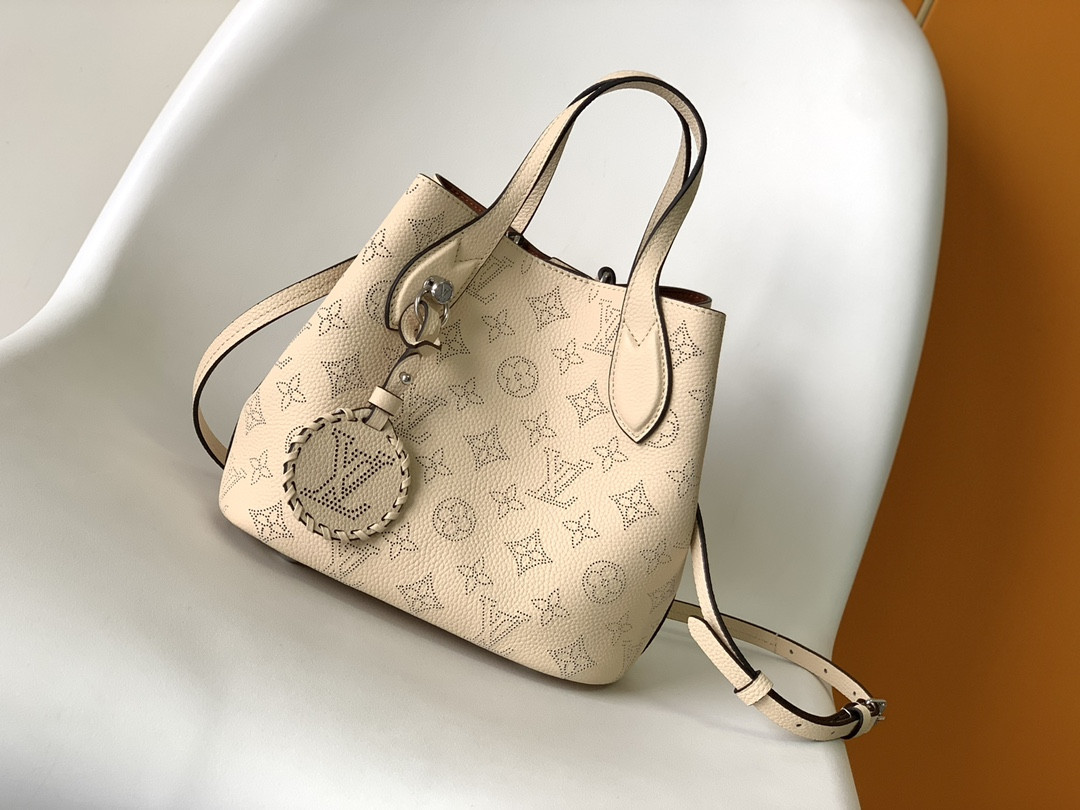 LV Blossom M21909 20.0 x 20.0 x 12.5 CM