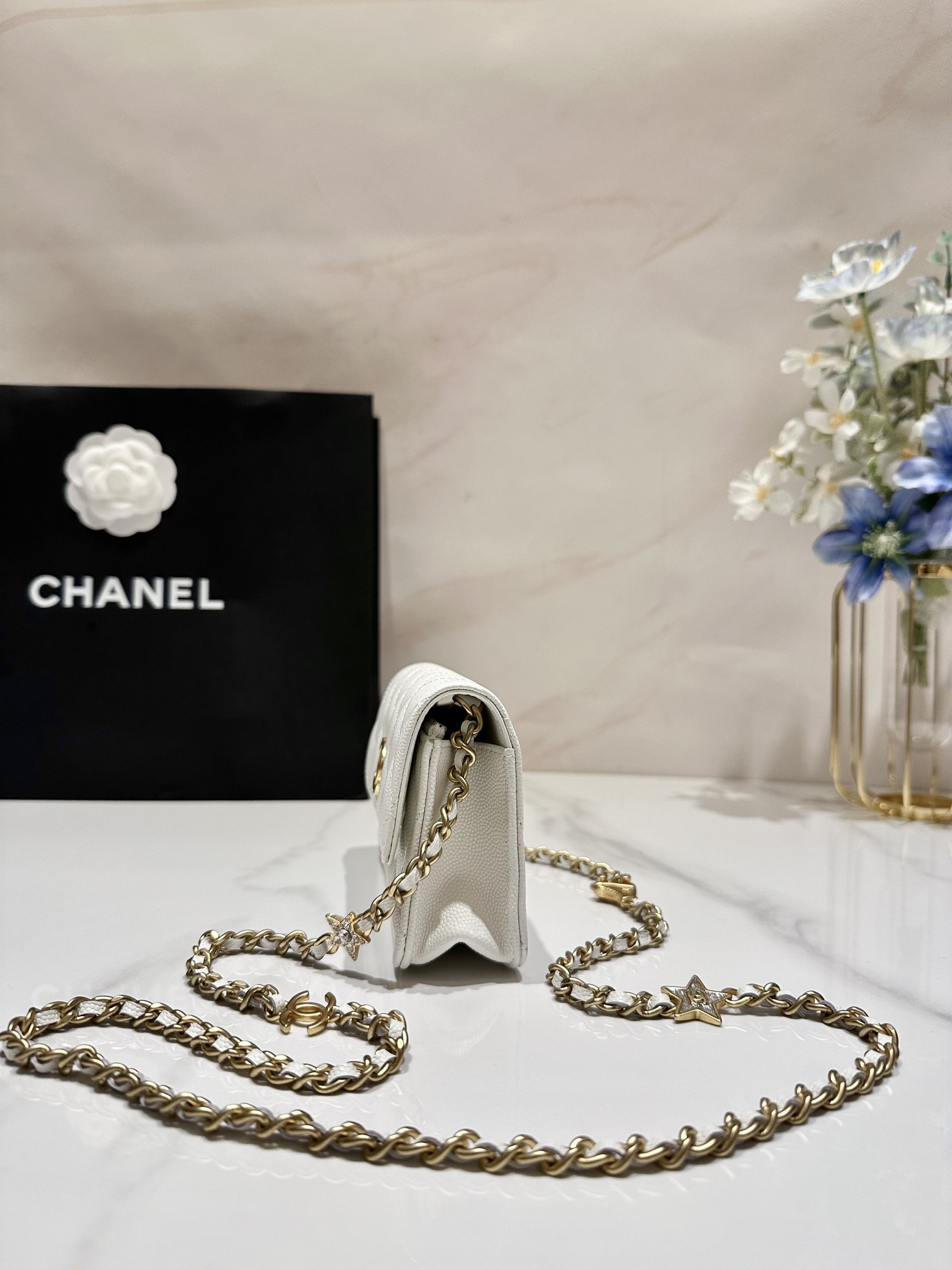 Ch*el CLASSIC WALLET ON CHAIN MINI WHITE 6.7 x 3.9 x 1.6 in