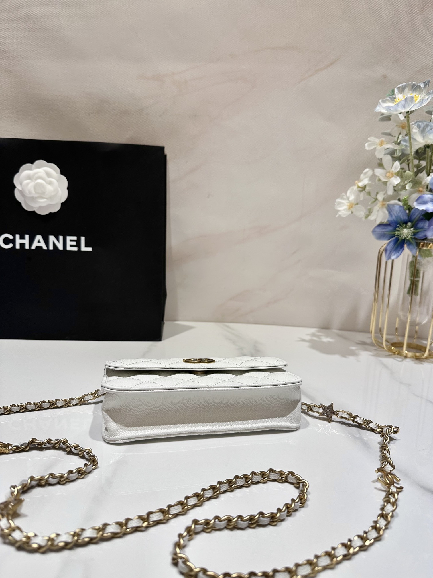 Ch*el CLASSIC WALLET ON CHAIN MINI WHITE 6.7 x 3.9 x 1.6 in
