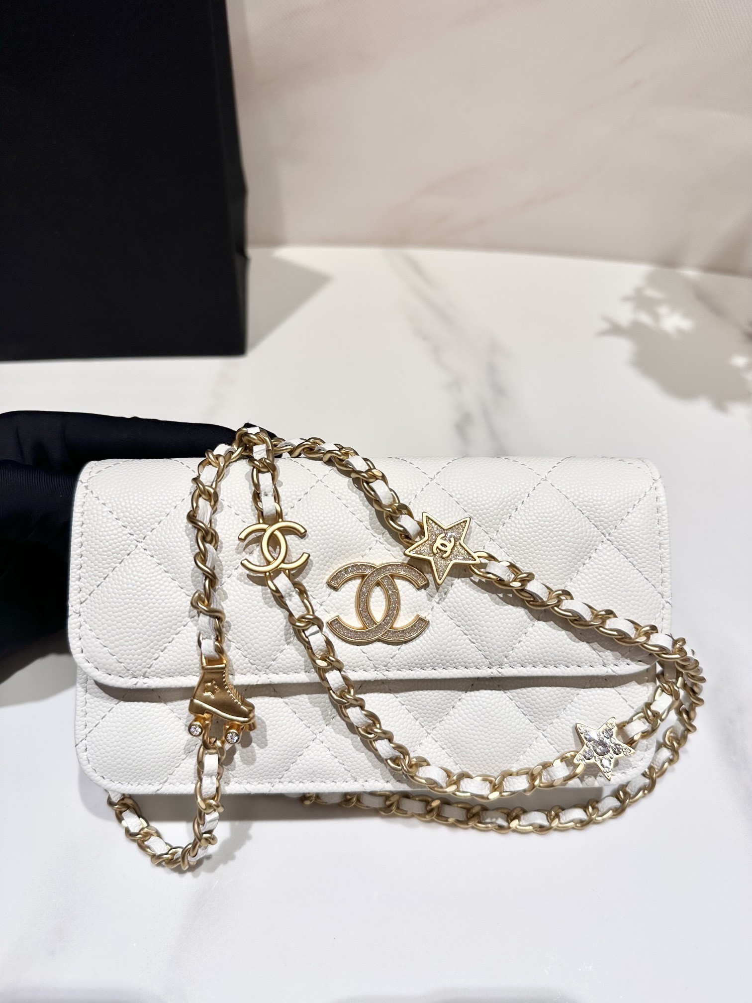 Ch*el CLASSIC WALLET ON CHAIN MINI WHITE 6.7 x 3.9 x 1.6 in