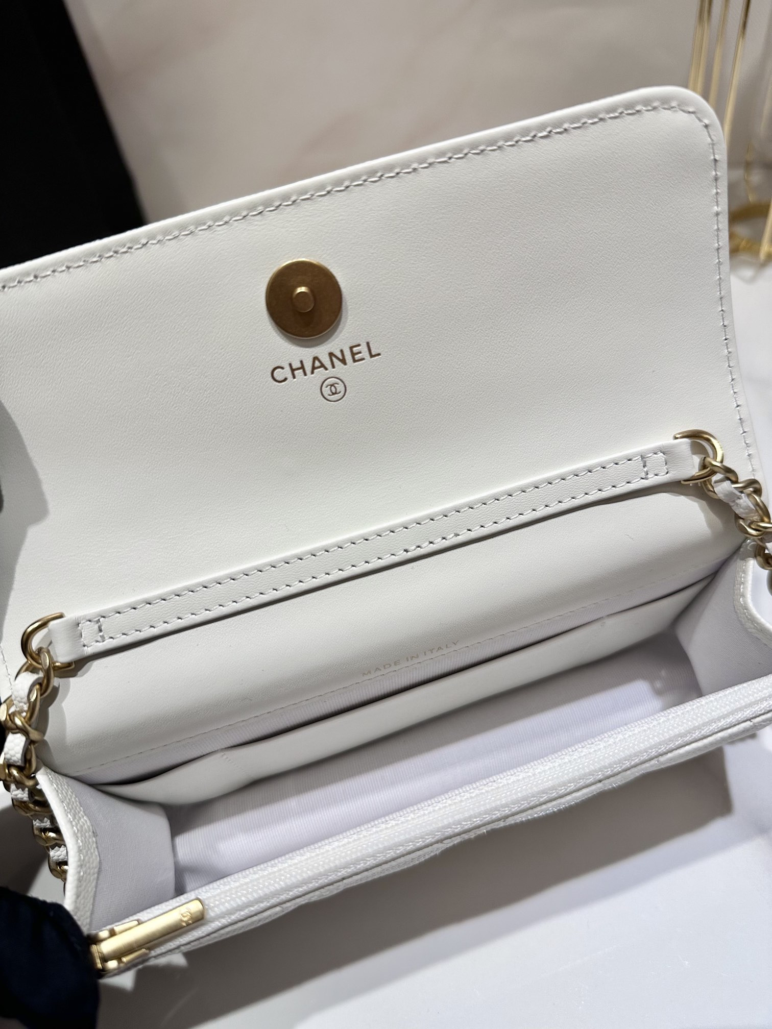 Ch*el CLASSIC WALLET ON CHAIN MINI WHITE 6.7 x 3.9 x 1.6 in