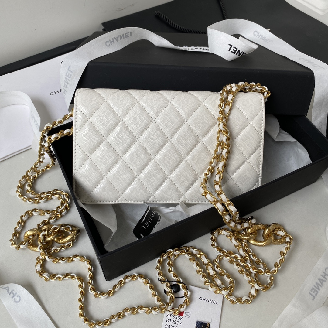Ch*el CLASSIC WALLET ON CHAIN WHITE 4.8 × 7.5 × 1.4 in