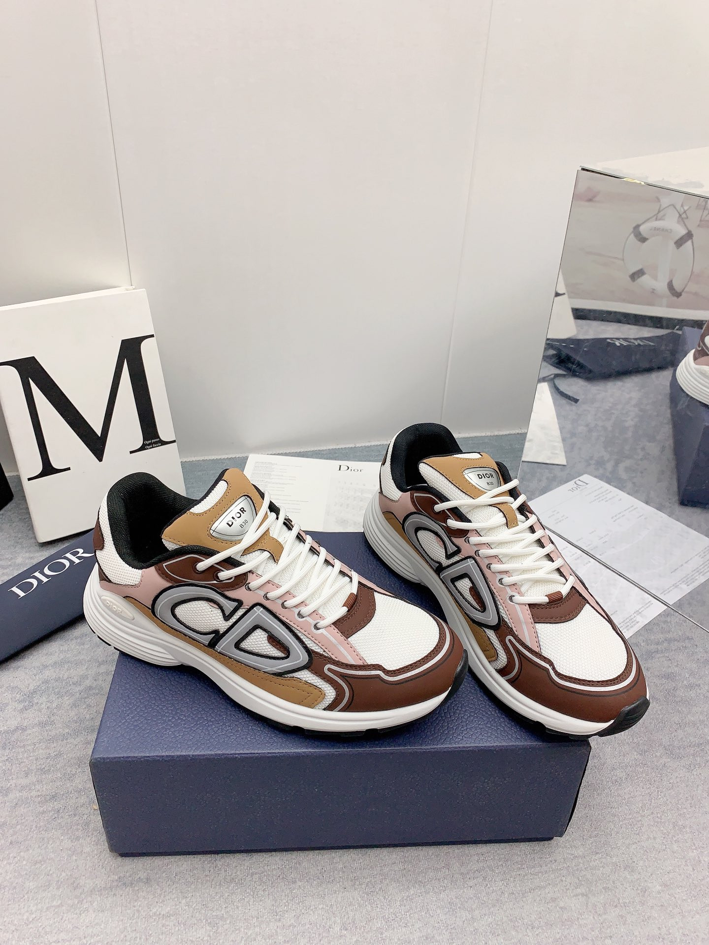 UA D*0r B30 White Brown Beige