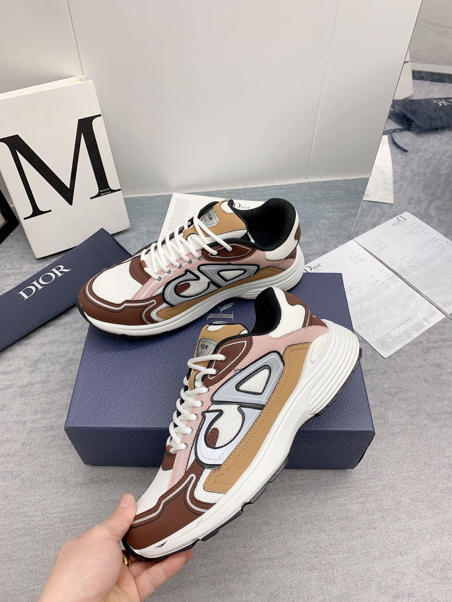 UA D*0r B30 White Brown Beige