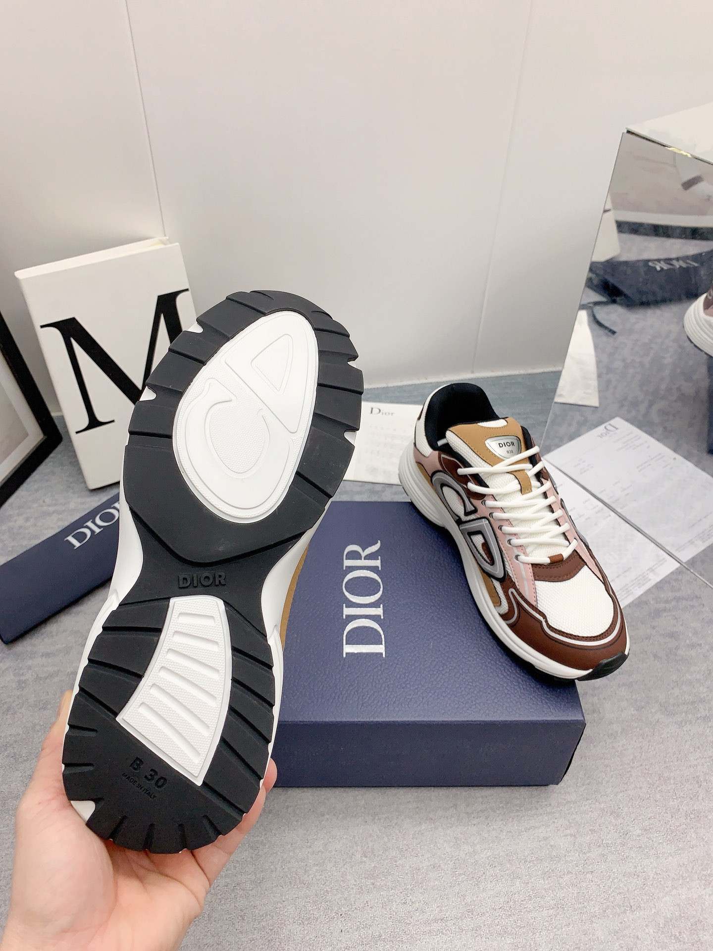 UA D*0r B30 White Brown Beige