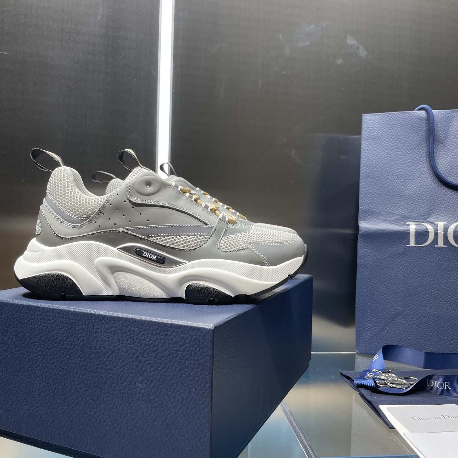 UA D*0r B22 gray Sneaker