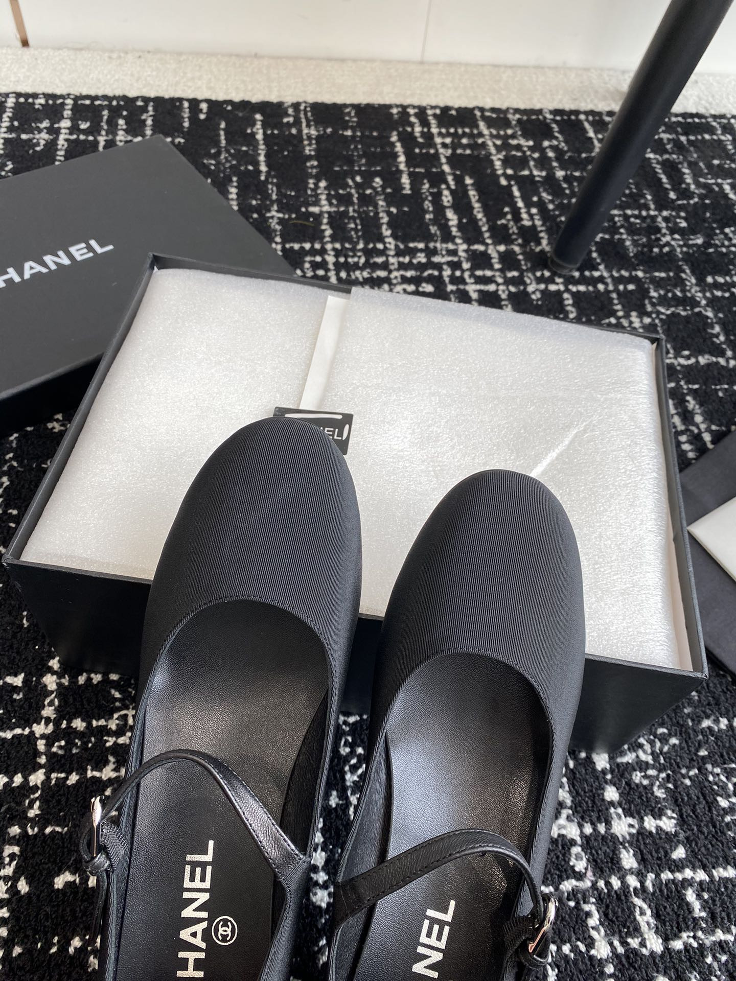 UA Ch*el MARY JANES Grosgrain & Strass