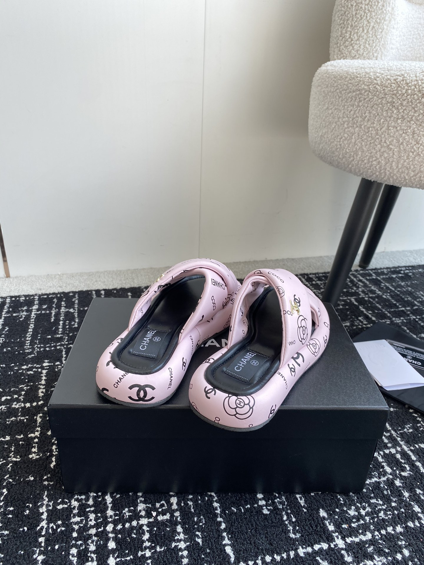 UA Ch*el SLIPPERS
