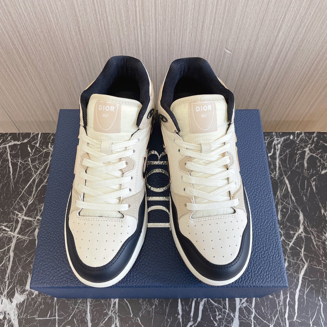UA D*0r B57 Mid-Top Sneaker