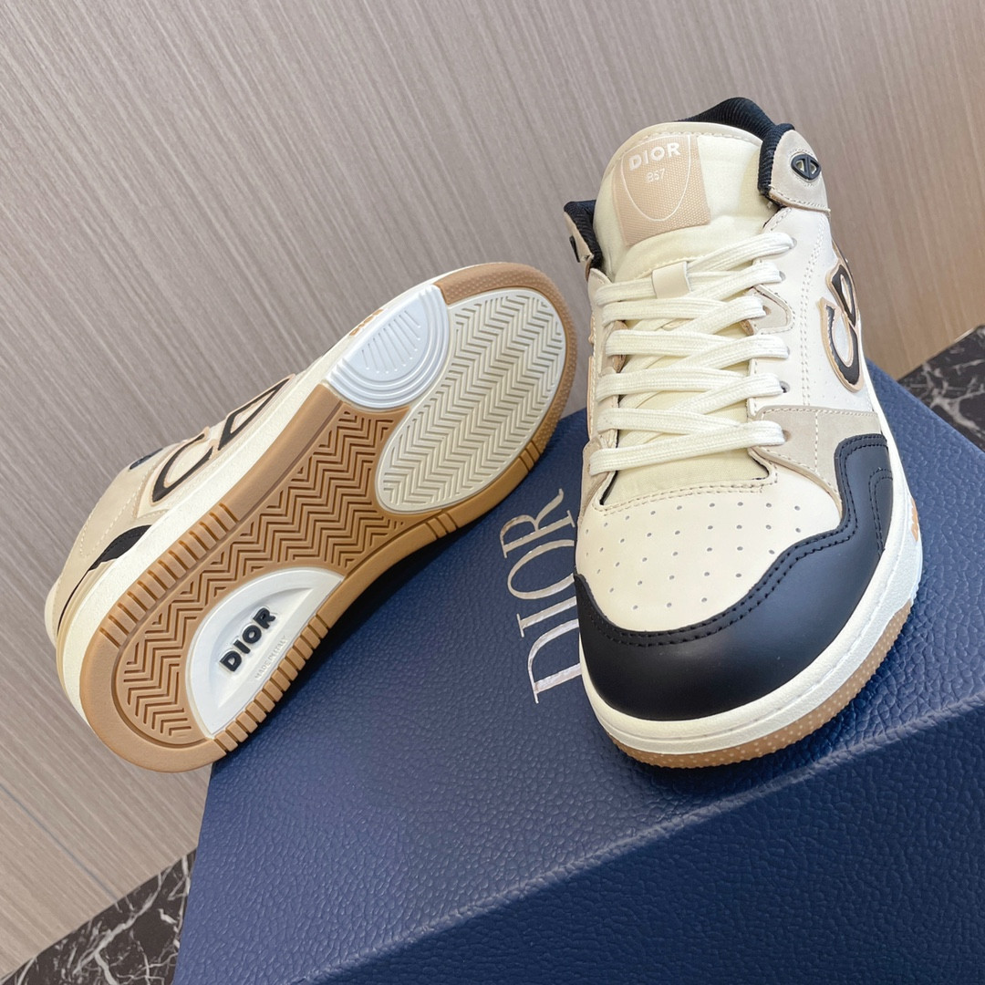 UA D*0r B57 Mid-Top Sneaker