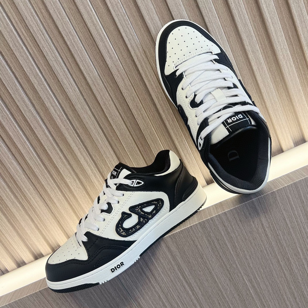 UA D*0r B57 Low-Top Sneaker Black and White