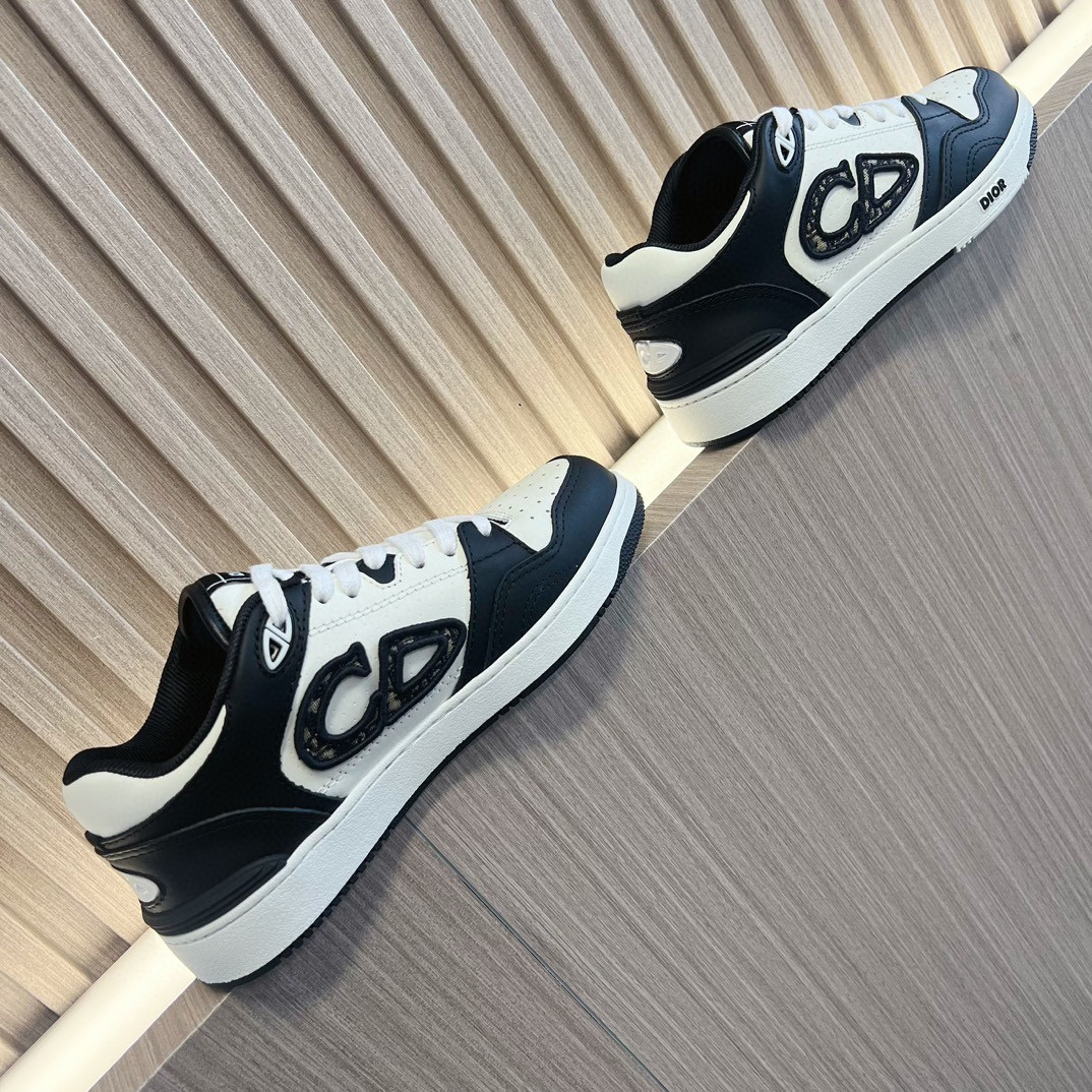 UA D*0r B57 Low-Top Sneaker Black and White