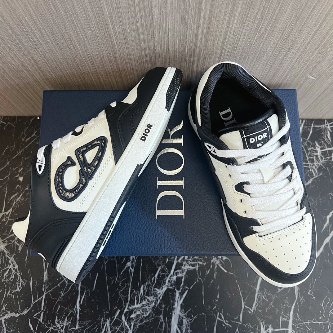UA D*0r B57 Low-Top Sneaker Black and White