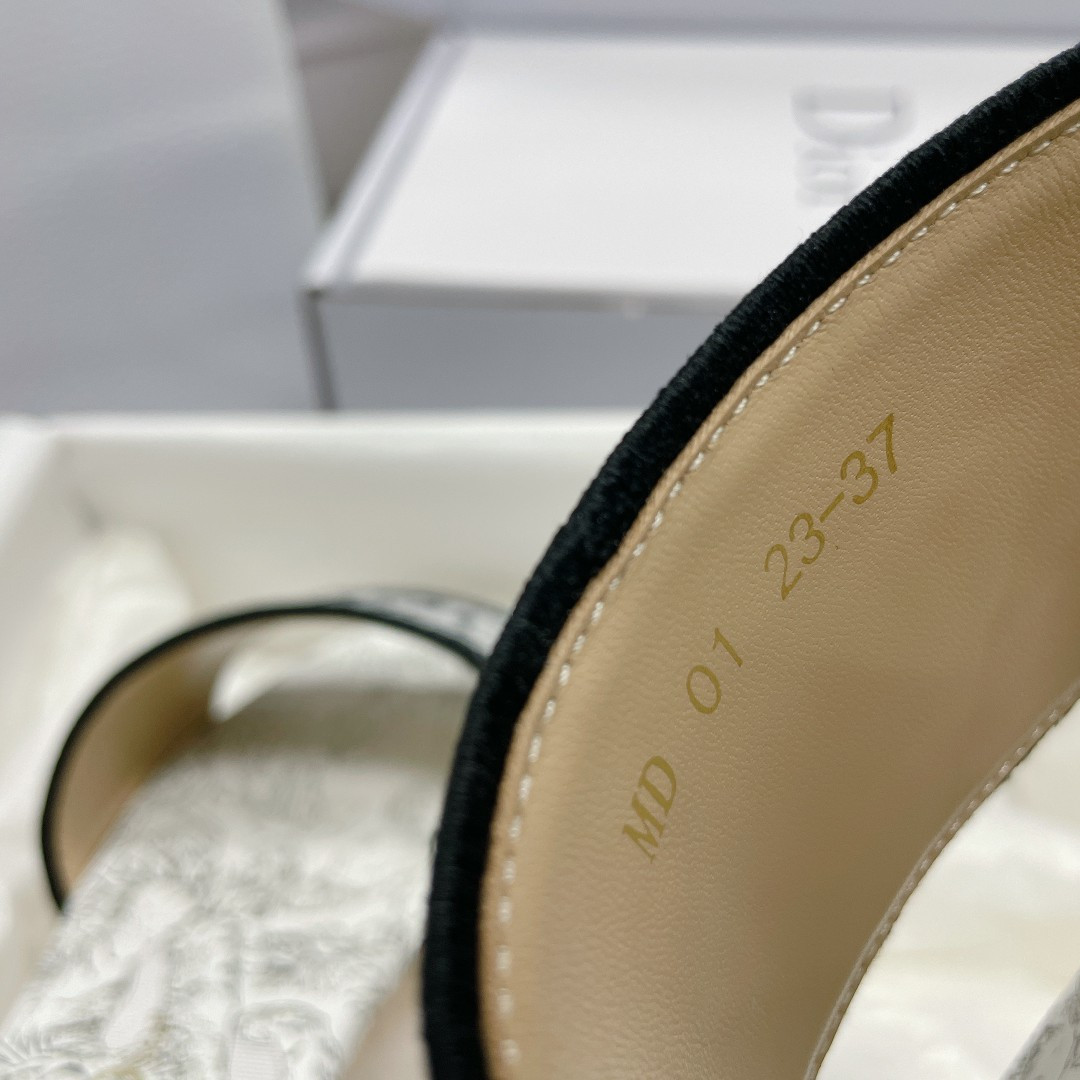 UA D*0r Dway Slide