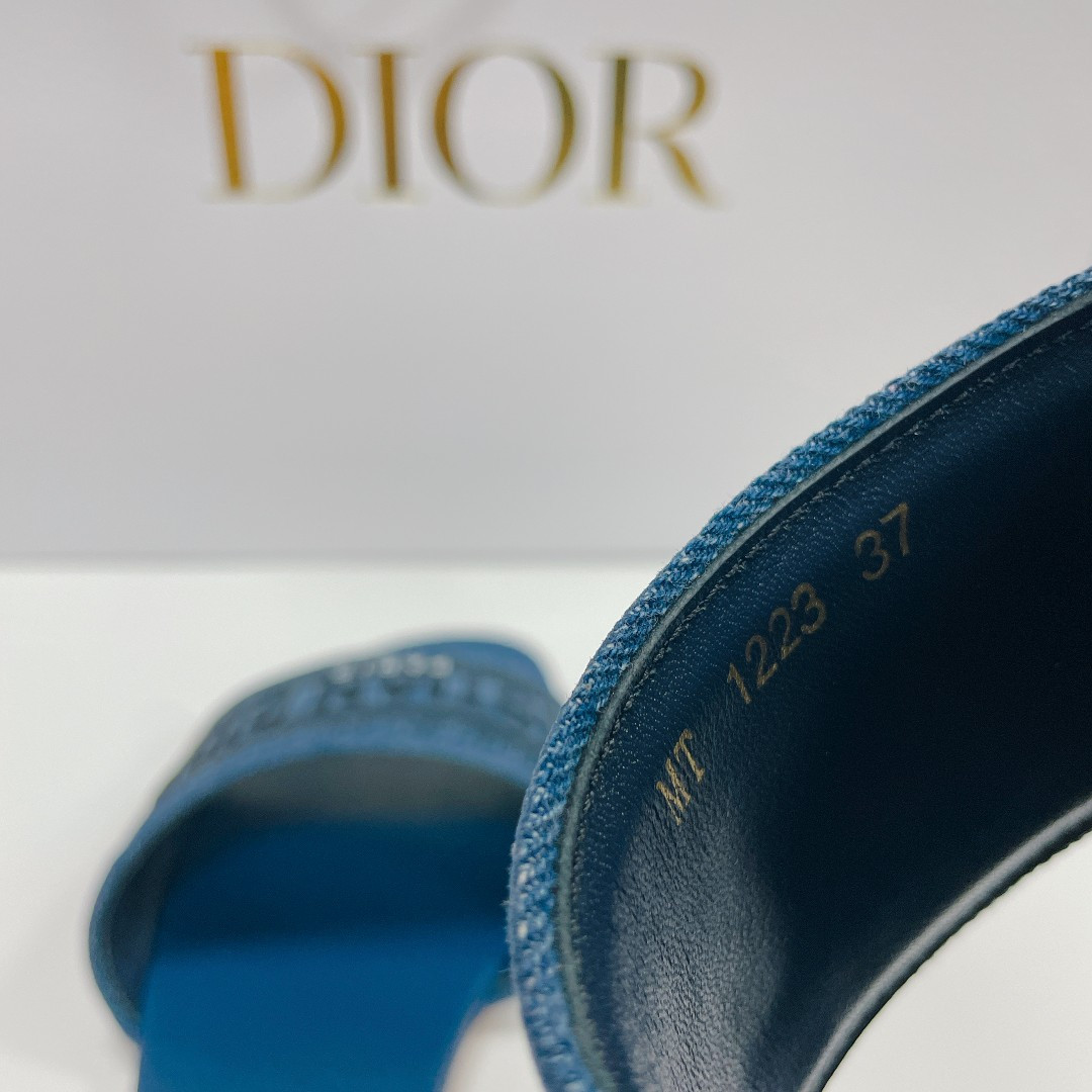 UA D*0r Dway Slide
