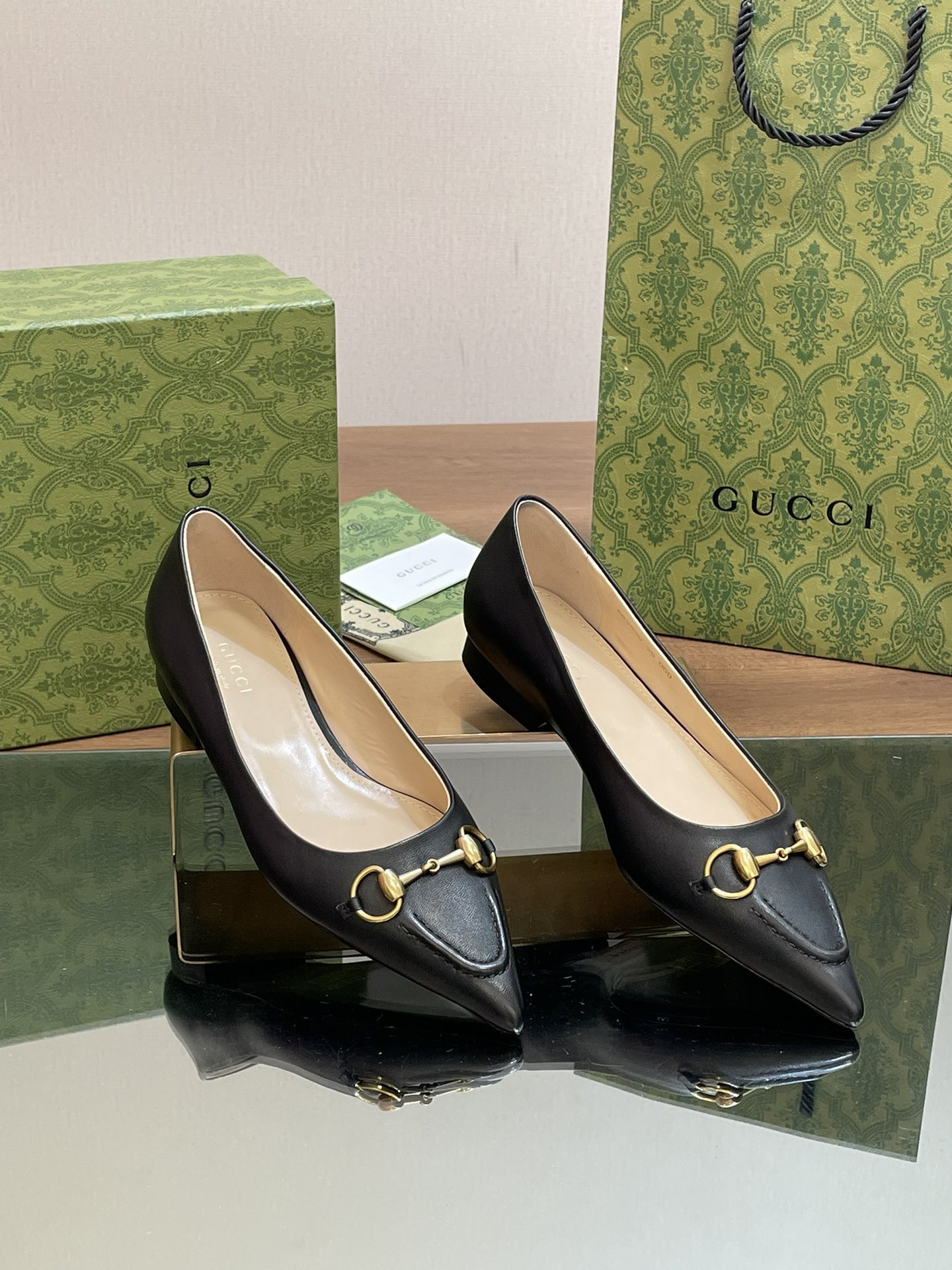 UA G*u*i WOMEN