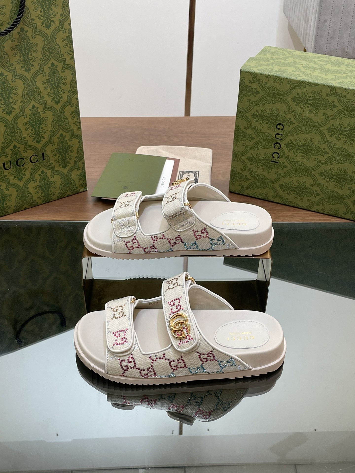 UA G*u*i WOMEN
