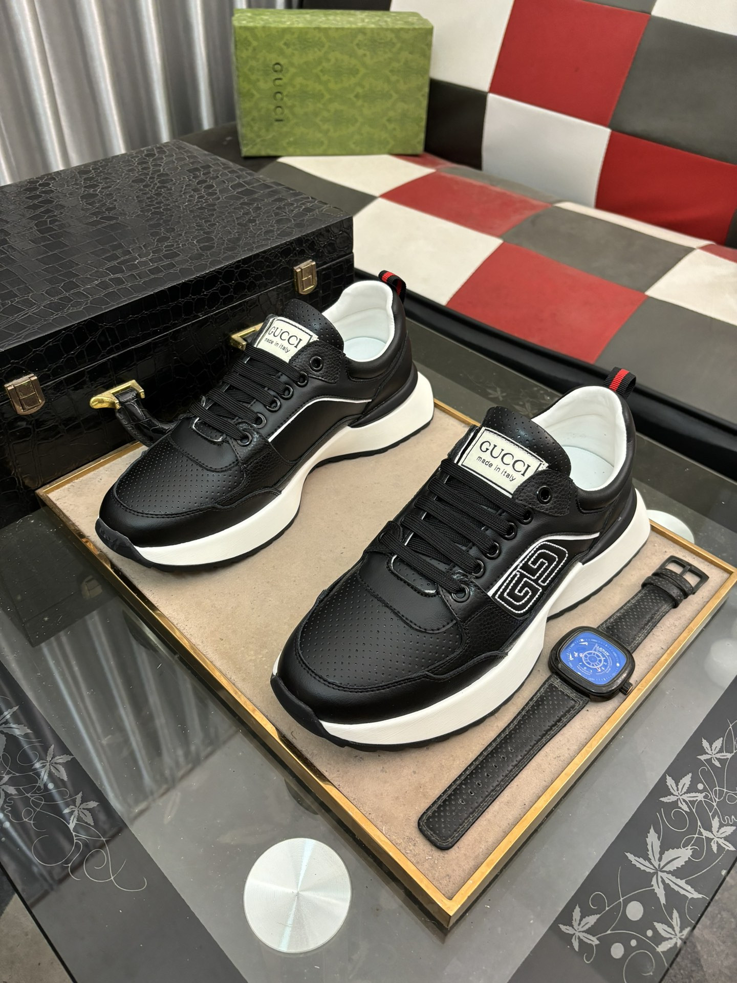 UA G*u*i RUN SNEAKER