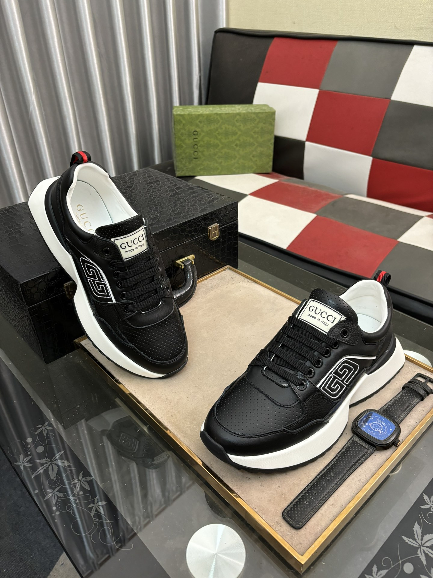 UA G*u*i RUN SNEAKER
