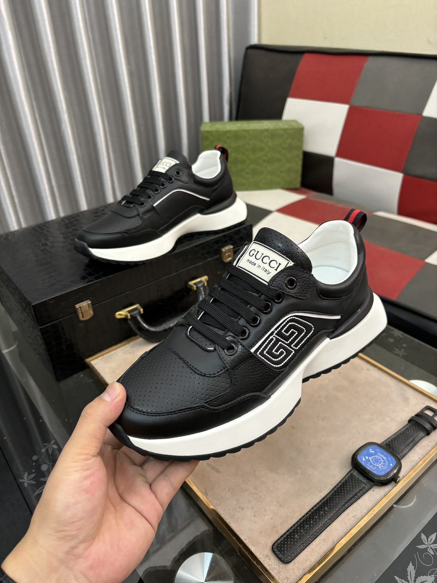 UA G*u*i RUN SNEAKER