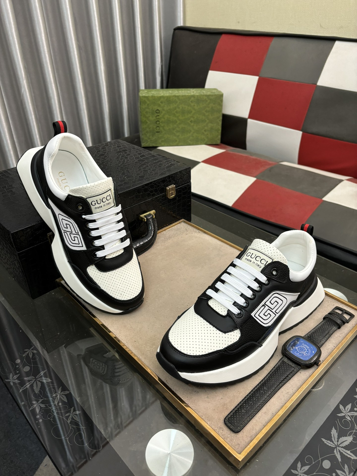 UA G*u*i RUN SNEAKER