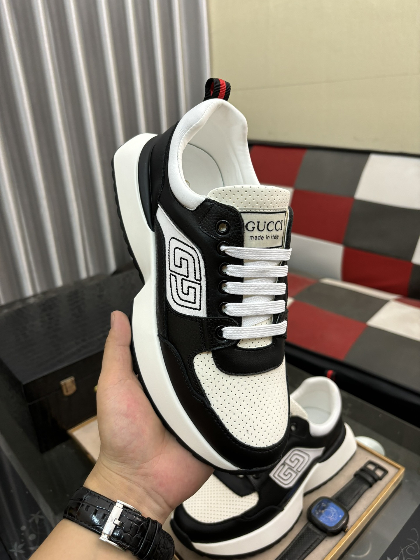 UA G*u*i RUN SNEAKER