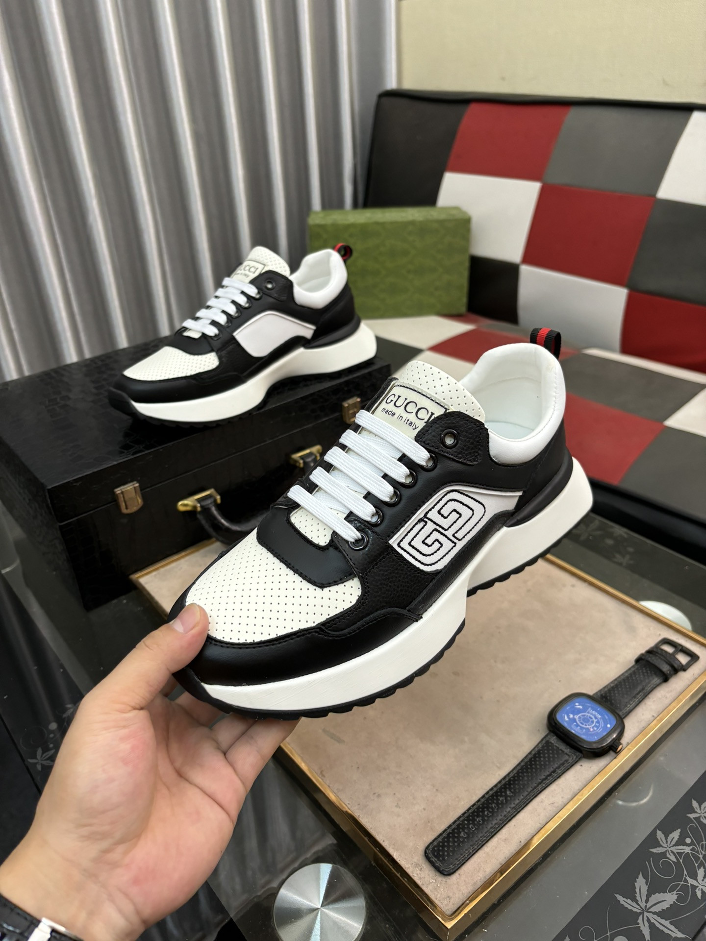 UA G*u*i RUN SNEAKER
