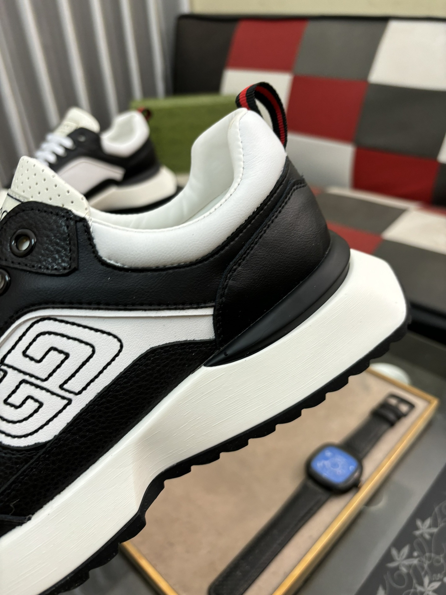 UA G*u*i RUN SNEAKER