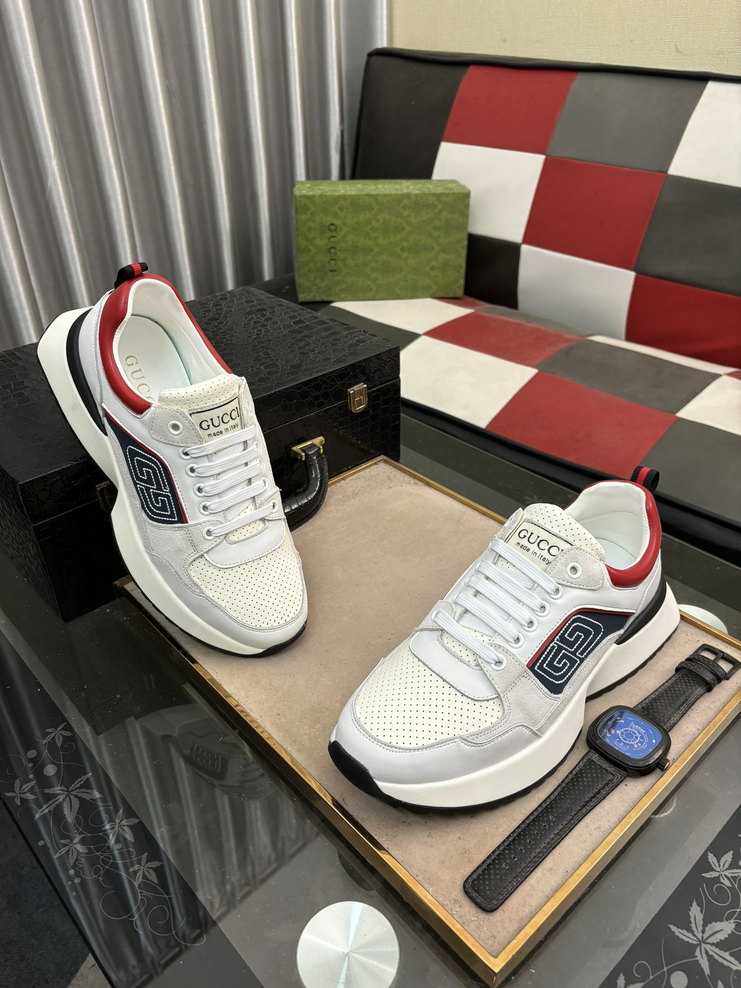 UA G*u*i RUN SNEAKER