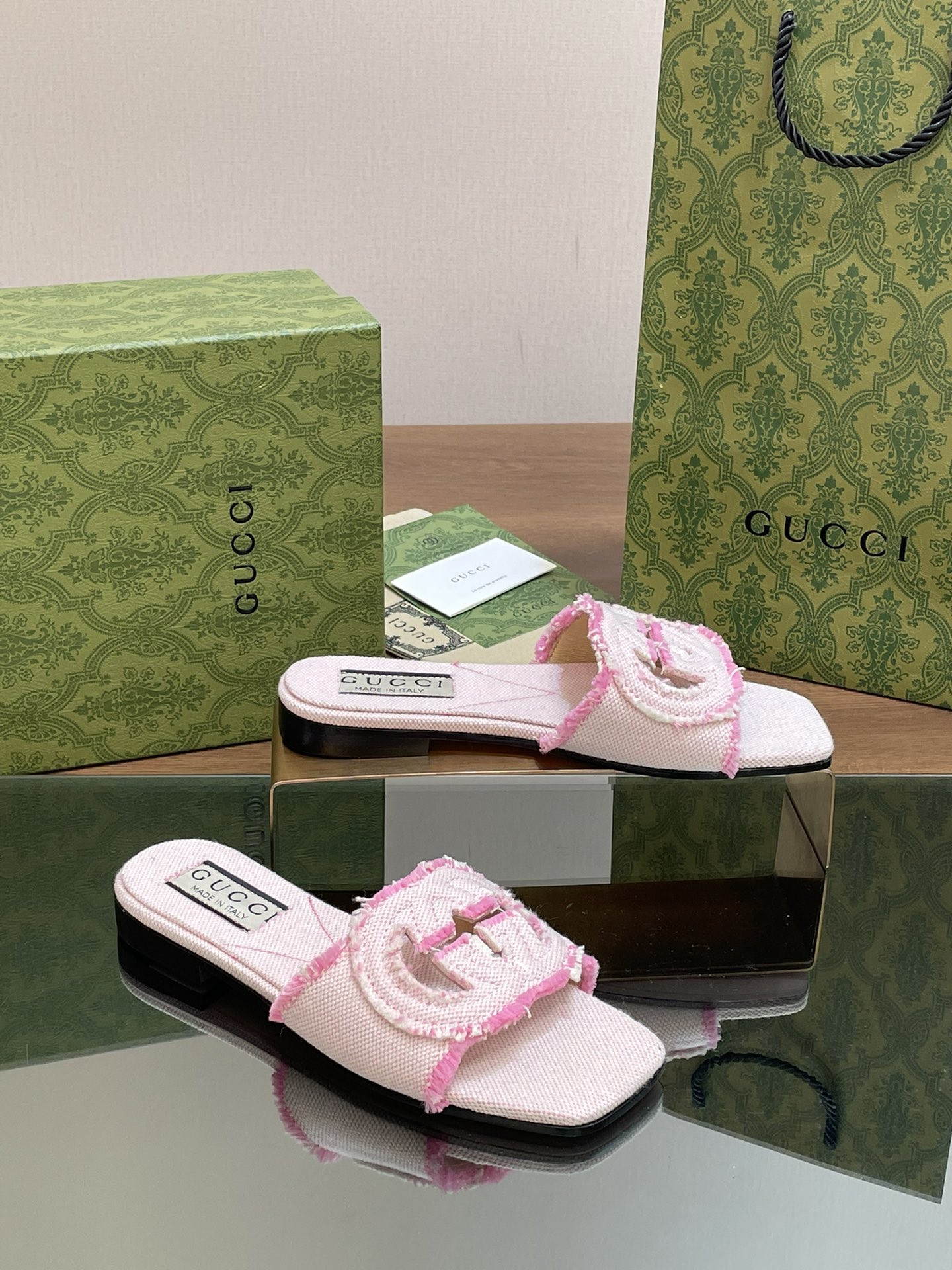 UA G*u*i WOMEN