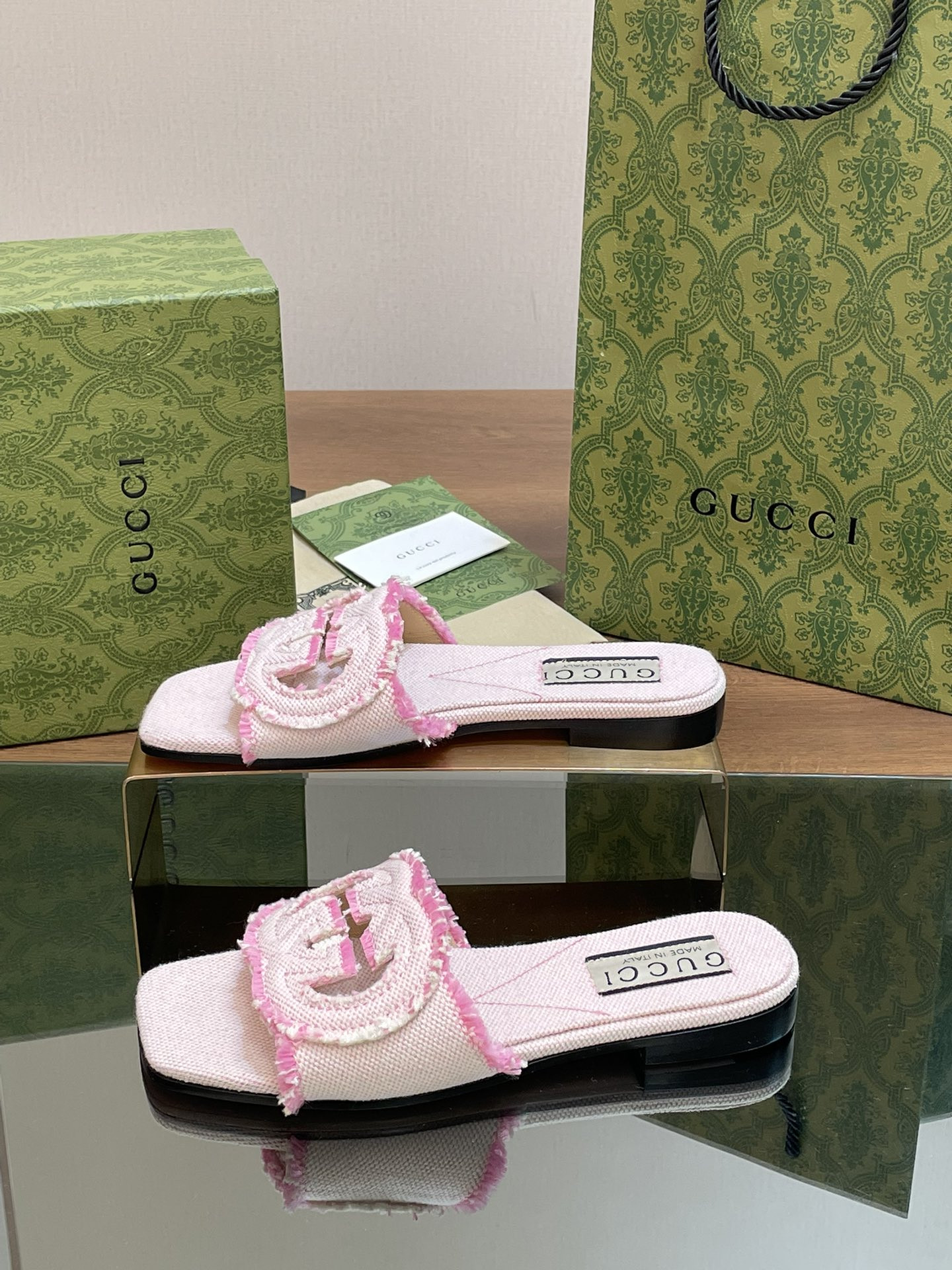 UA G*u*i WOMEN