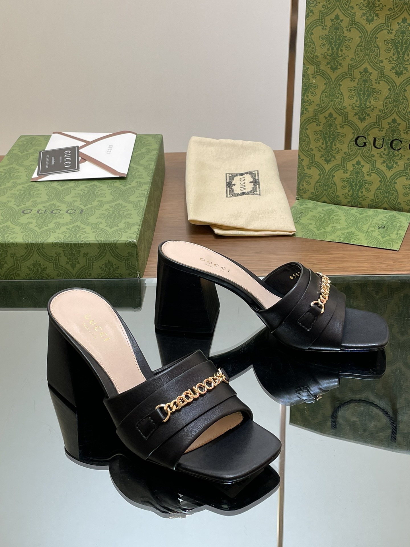UA G*u*i SIGNORIA SLIDE SANDAL