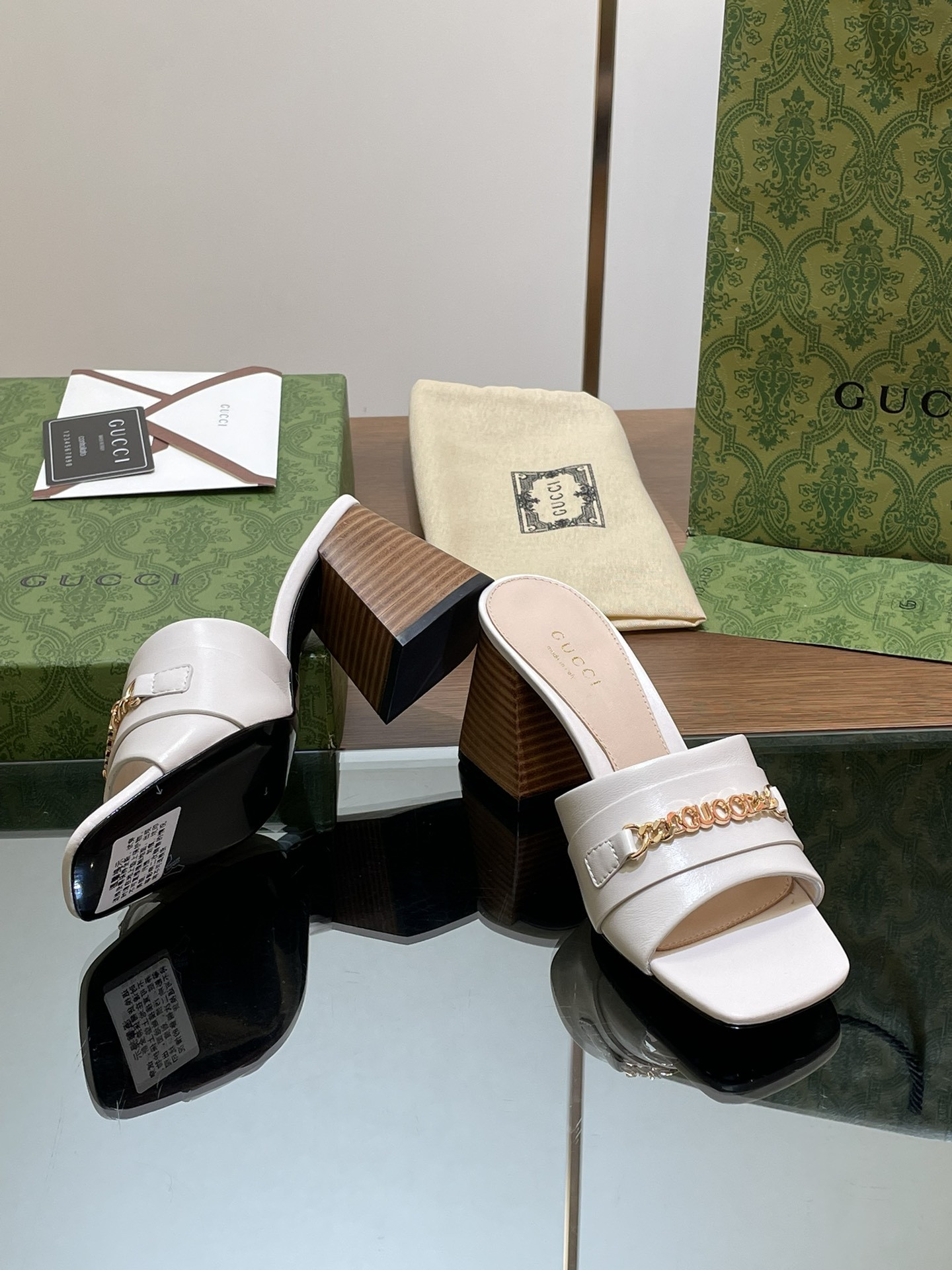 UA G*u*i SIGNORIA SLIDE SANDAL