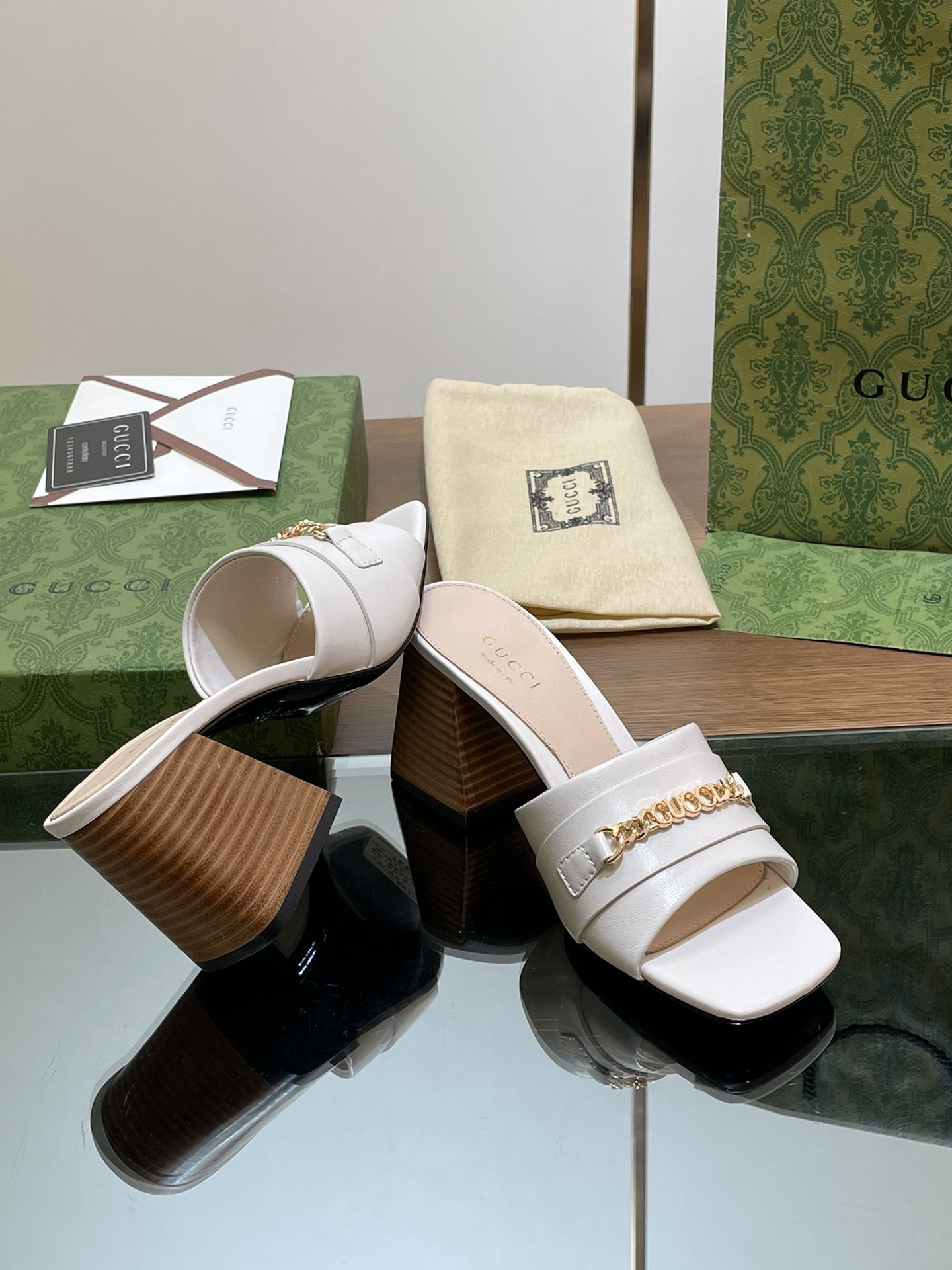 UA G*u*i SIGNORIA SLIDE SANDAL