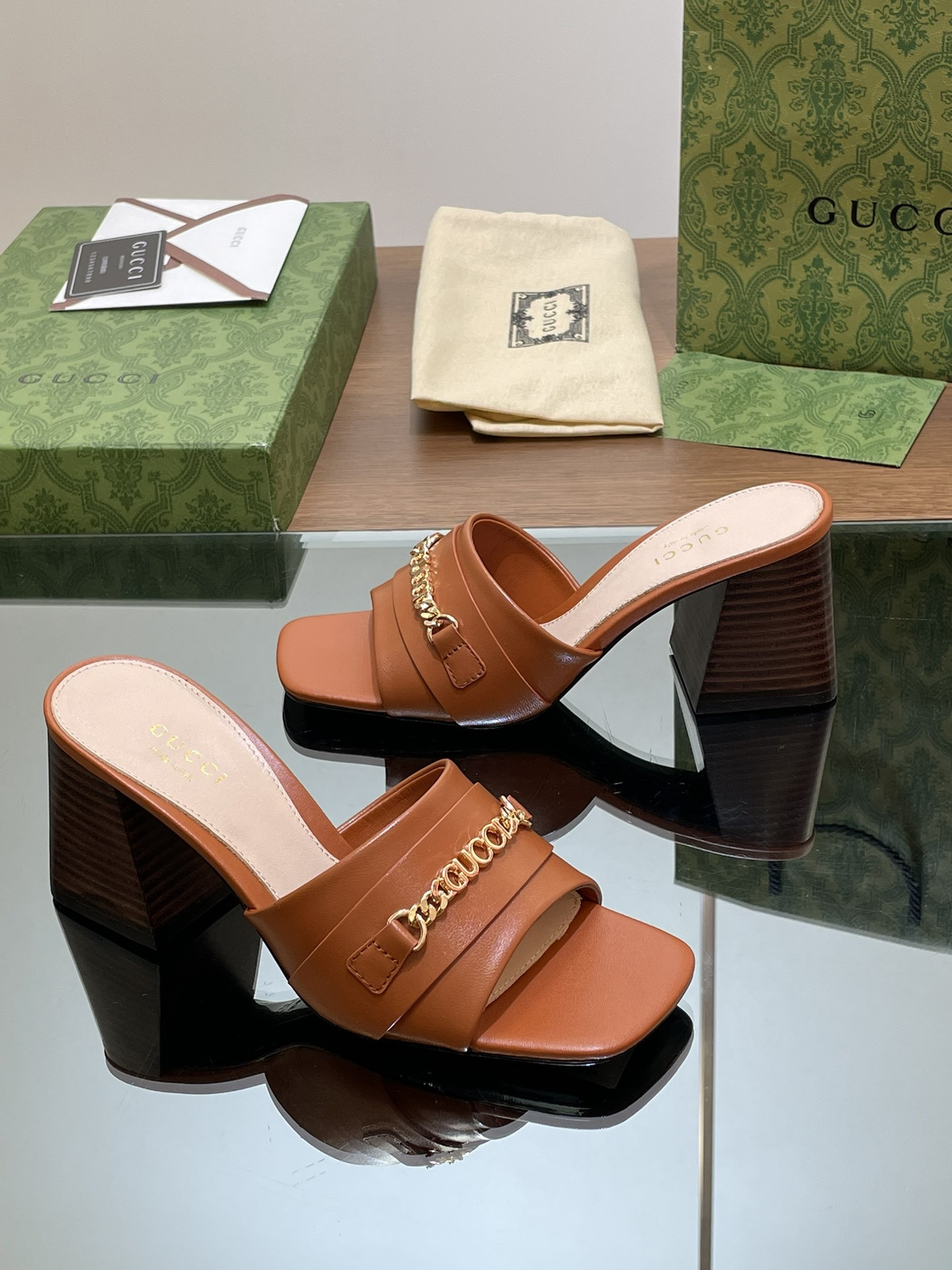 UA G*u*i SIGNORIA SLIDE SANDAL