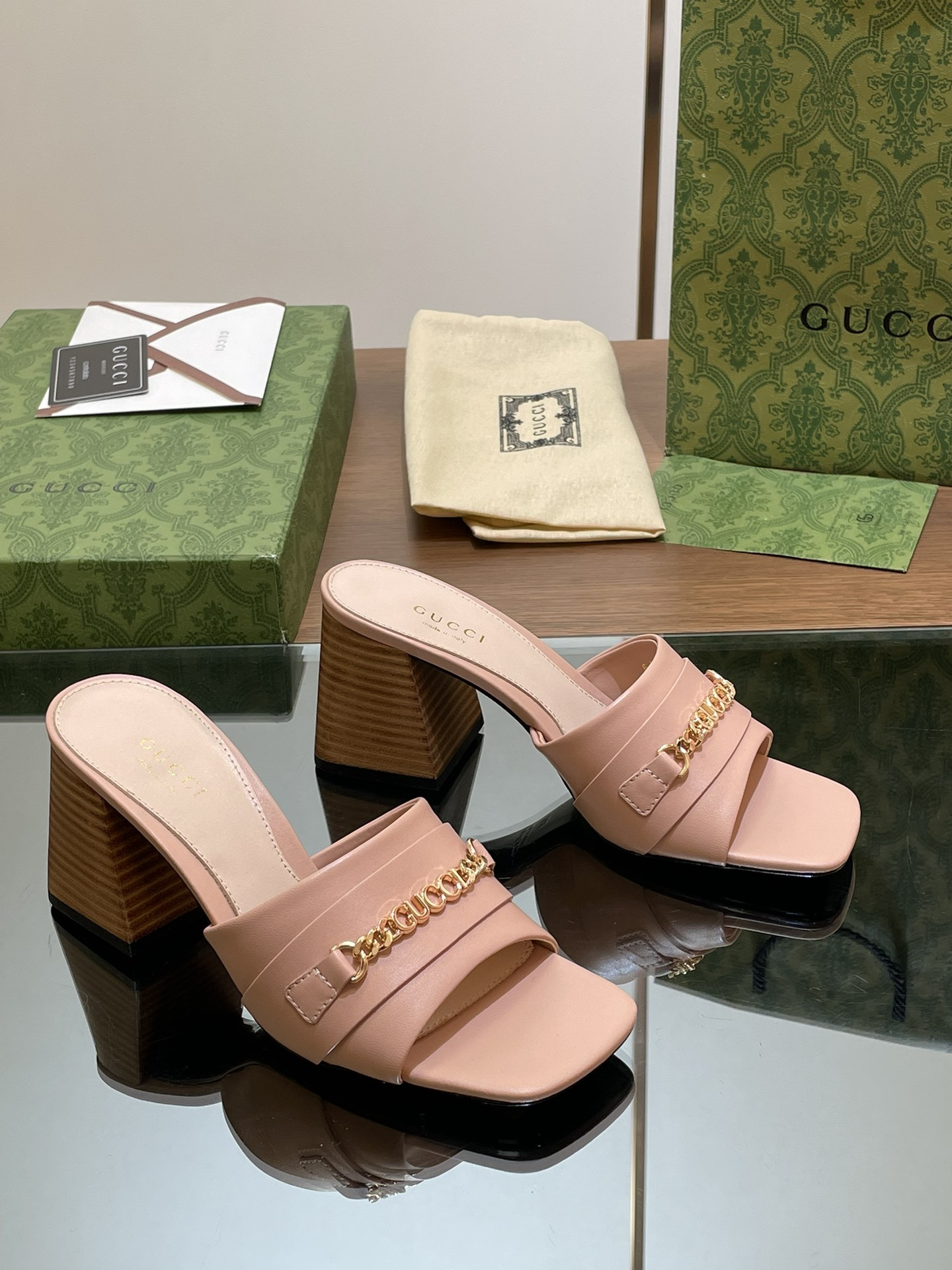 UA G*u*i SIGNORIA SLIDE SANDAL