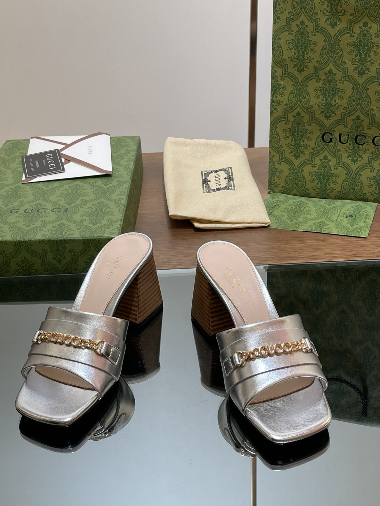 UA G*u*i SIGNORIA SLIDE SANDAL