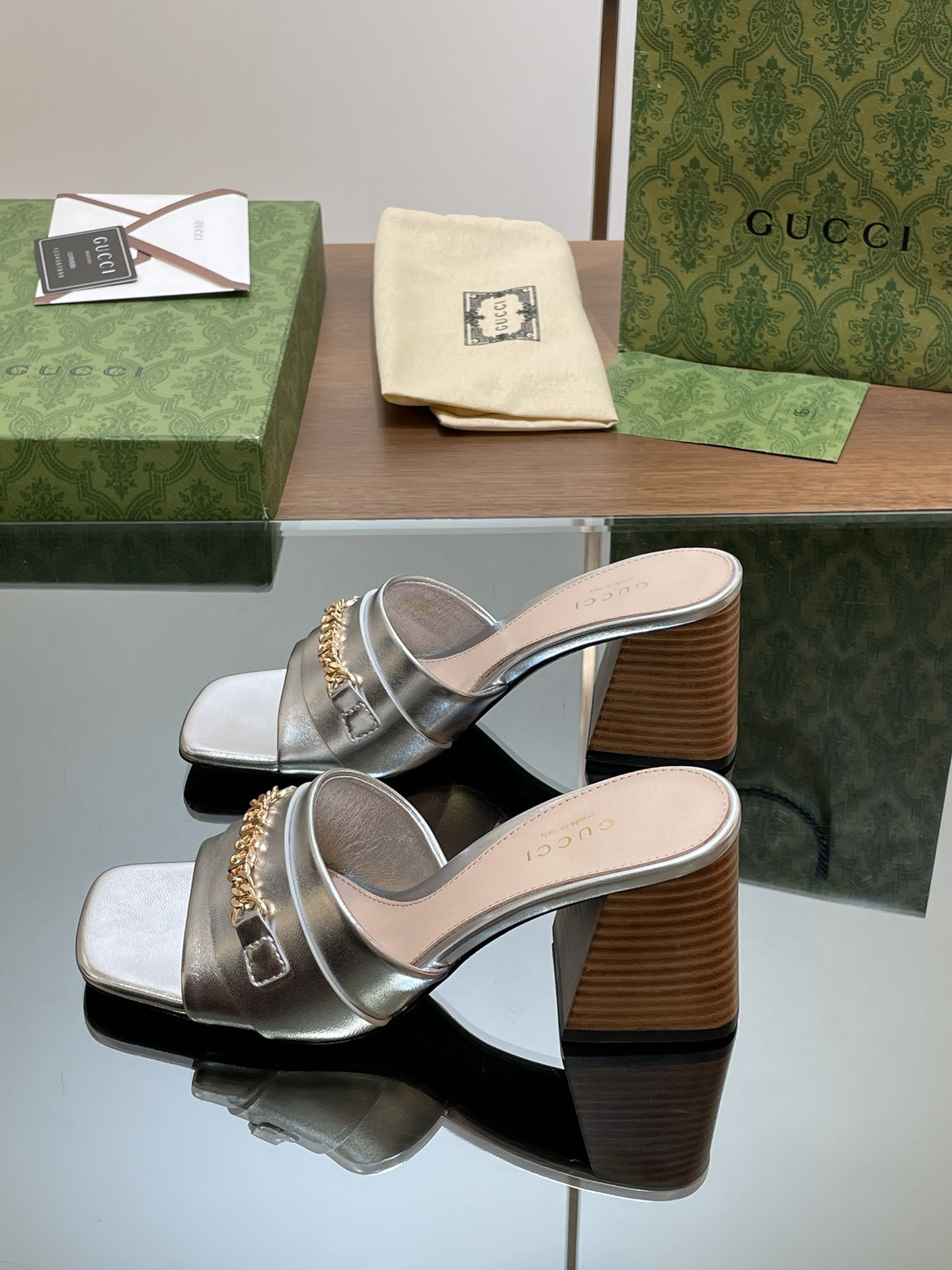 UA G*u*i SIGNORIA SLIDE SANDAL