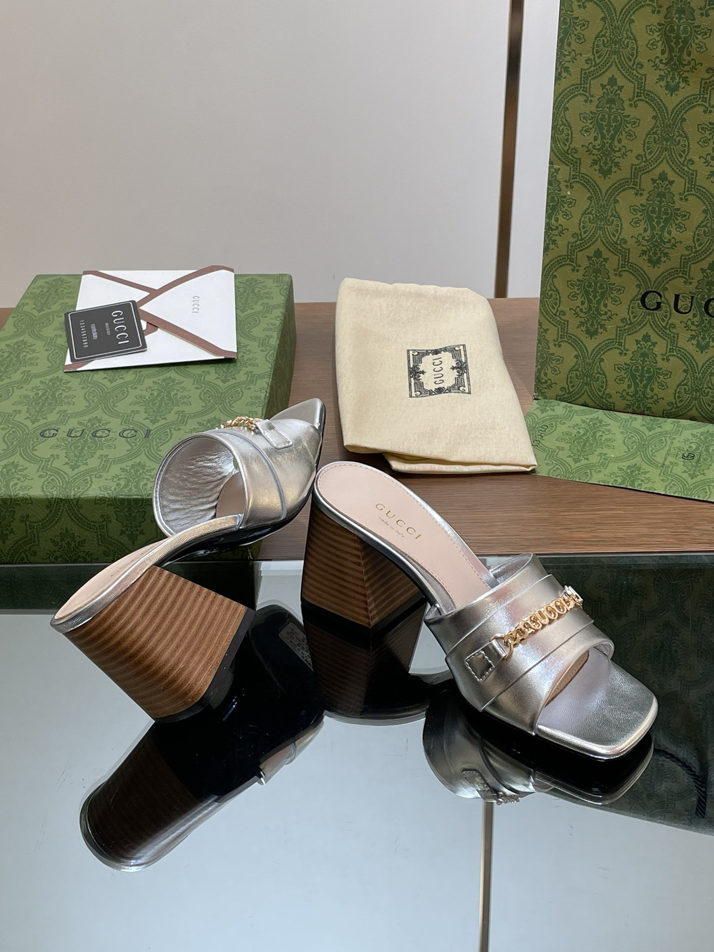 UA G*u*i SIGNORIA SLIDE SANDAL